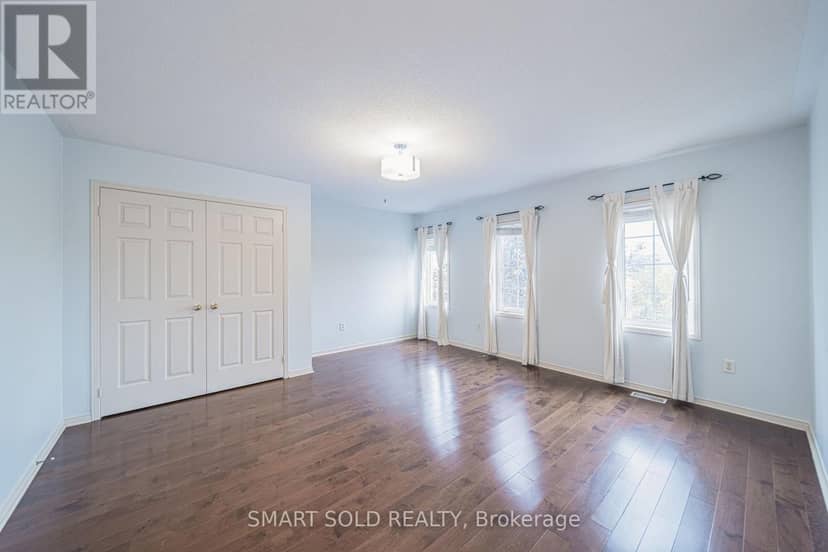 16 Courtney Crescent — photo 25 of 39
