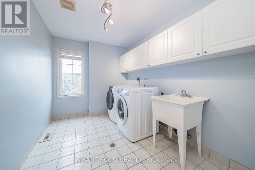 16 Courtney Crescent — photo 28 of 39