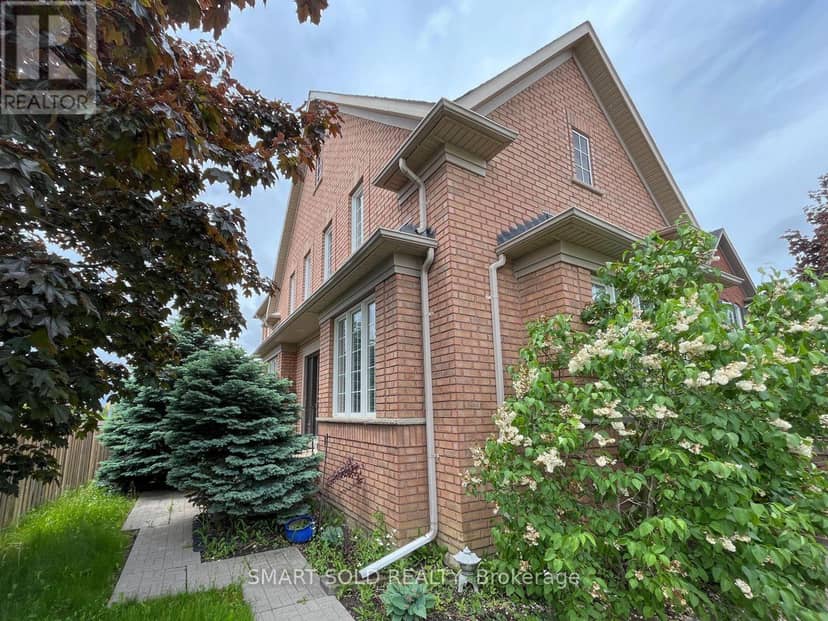 16 Courtney Crescent — photo 36 of 39