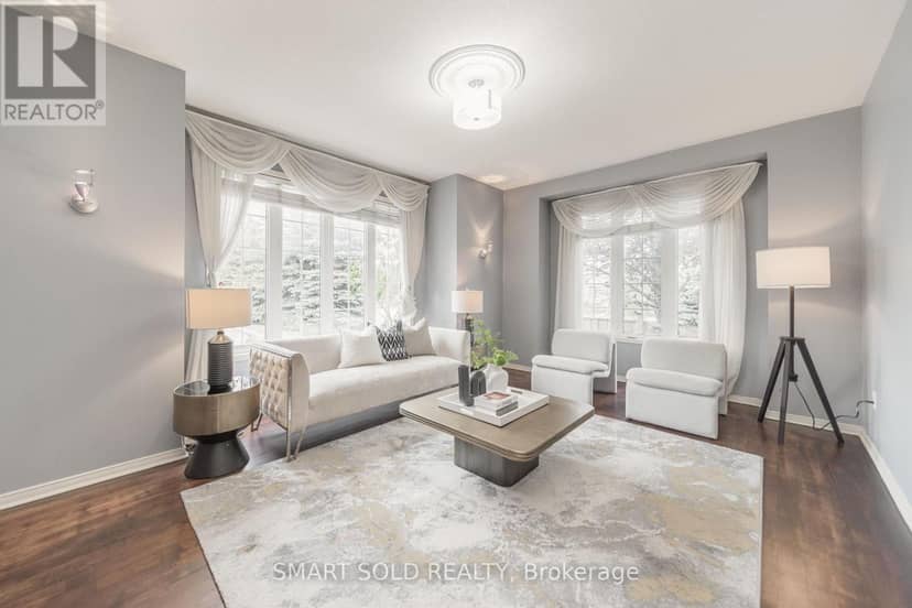 16 Courtney Crescent, Richmond Hill, photo 5