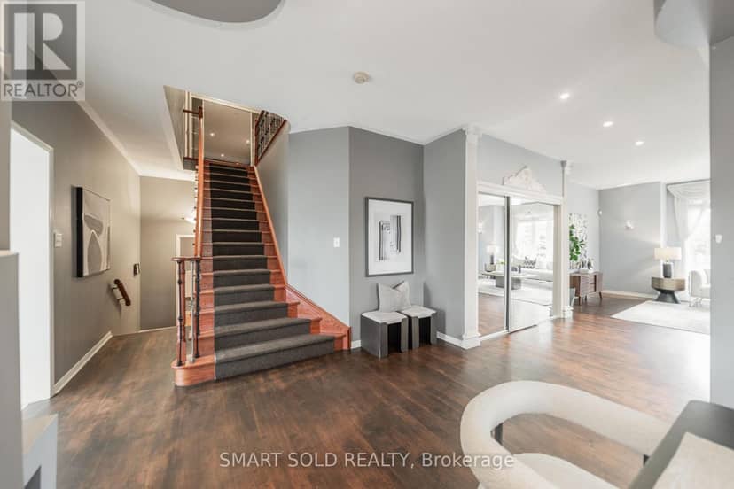 16 Courtney Crescent, Richmond Hill, photo 8