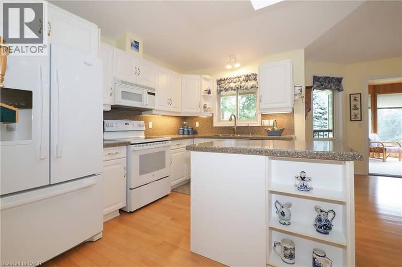 137 FOXBORO Drive — photo 15 of 40