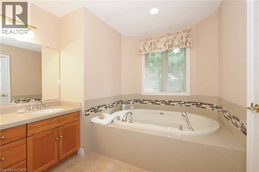 137 FOXBORO Drive — photo 23 of 40