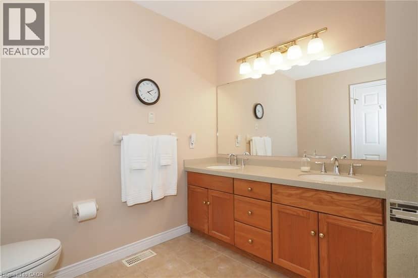137 FOXBORO Drive — photo 24 of 40
