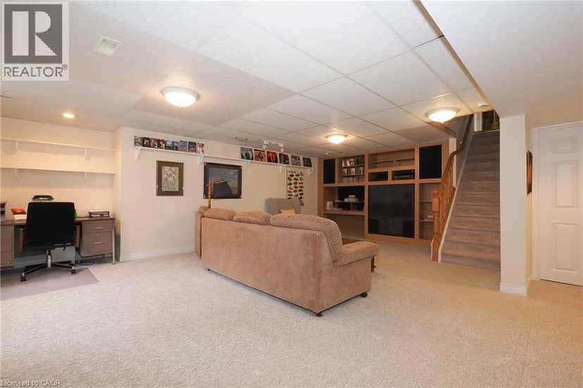 137 FOXBORO Drive — photo 31 of 40