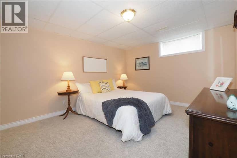 137 FOXBORO Drive — photo 32 of 40