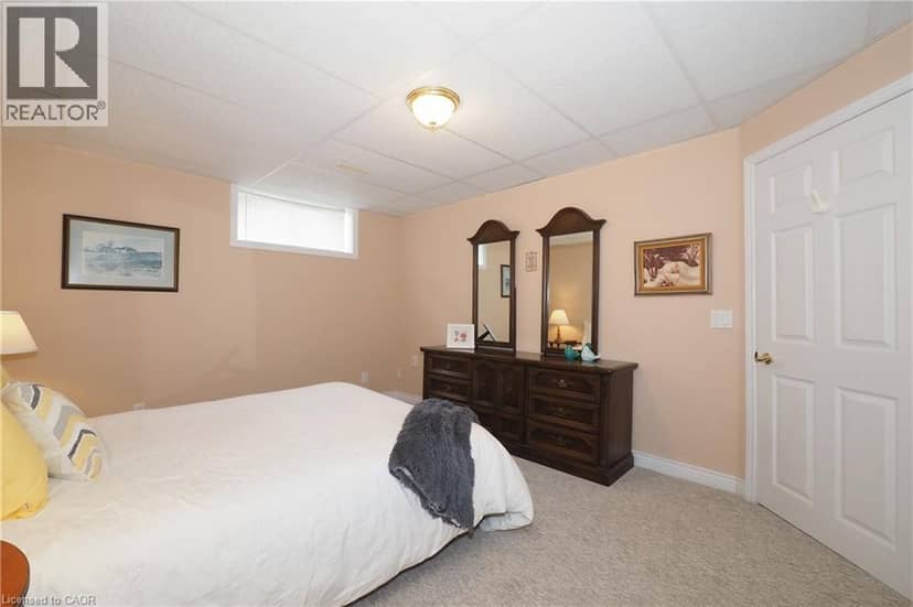 137 FOXBORO Drive — photo 33 of 40