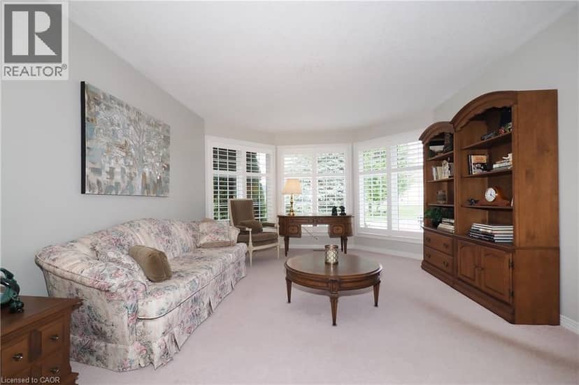 137 FOXBORO Drive — photo 6 of 40