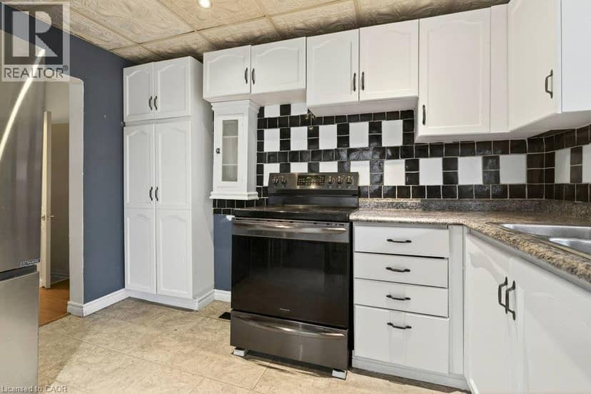 23 FREDERICK Avenue — photo 13 of 32