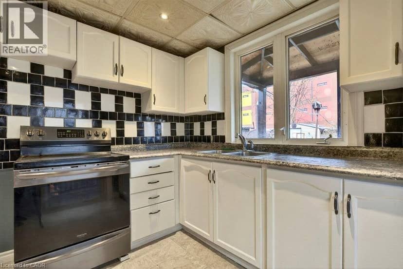 23 FREDERICK Avenue — photo 14 of 32