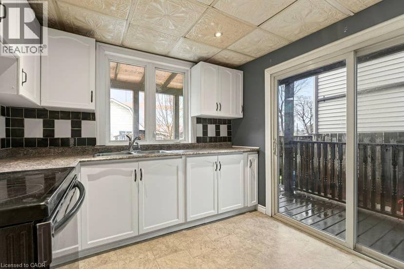 23 FREDERICK Avenue — photo 15 of 32