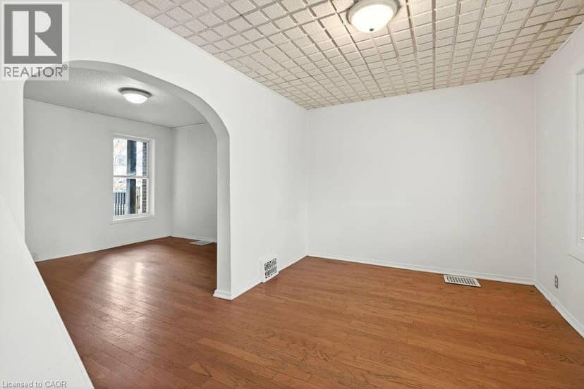 23 FREDERICK Avenue — photo 7 of 32