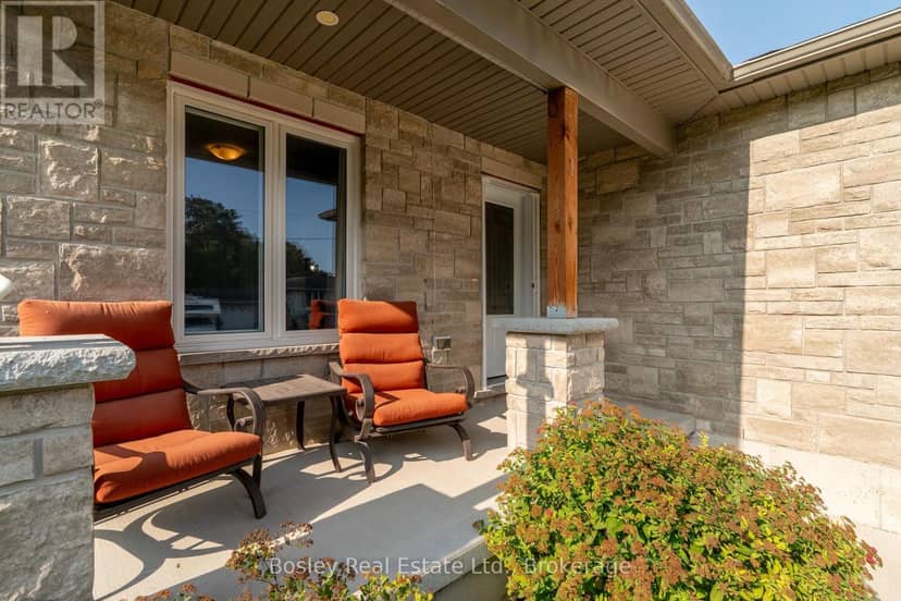 420 Victoria Street — photo 4 of 40