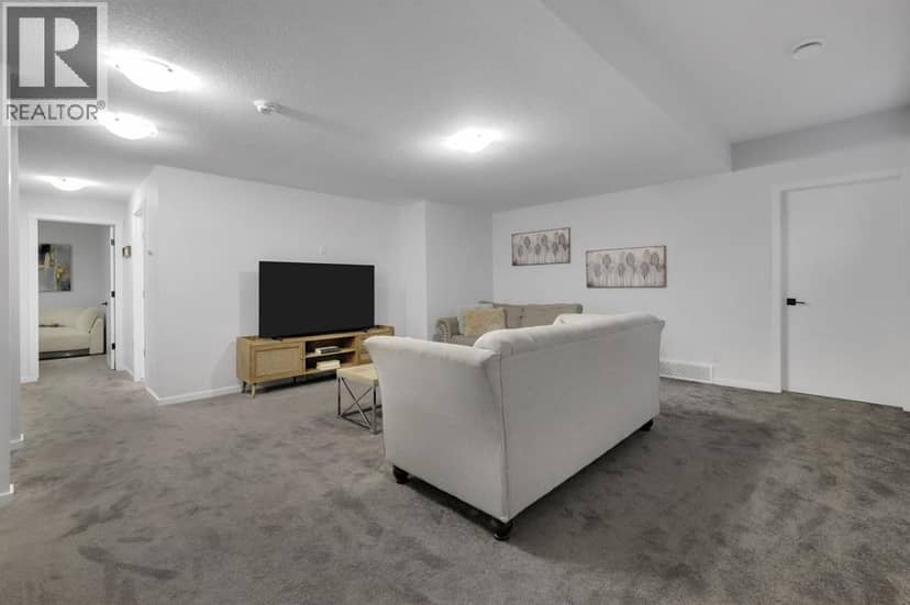 610 Southwinds Close SW — photo 37 of 40
