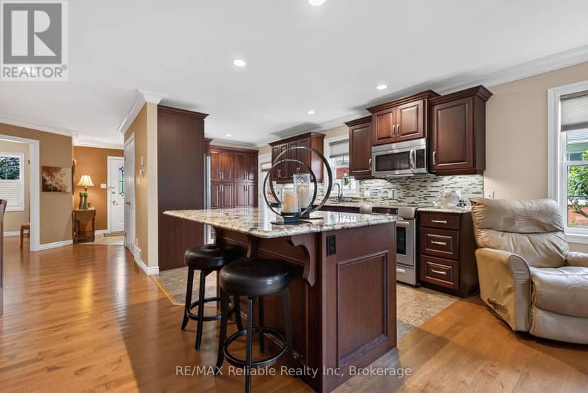 217 Bethune Crescent — photo 10 of 36