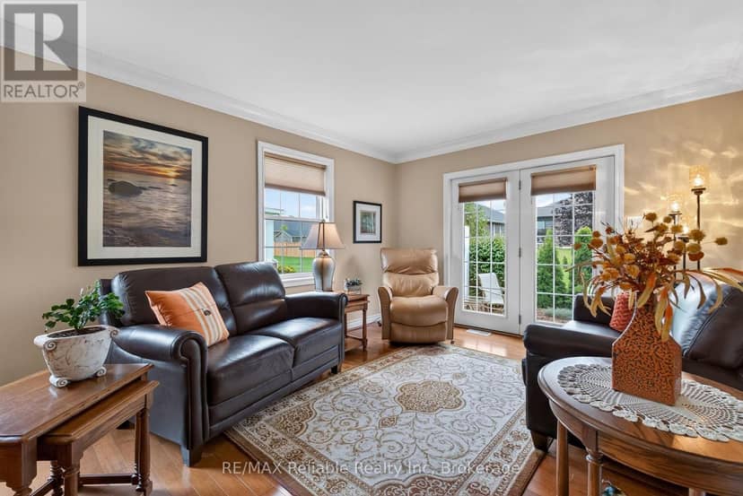 217 Bethune Crescent — photo 15 of 36