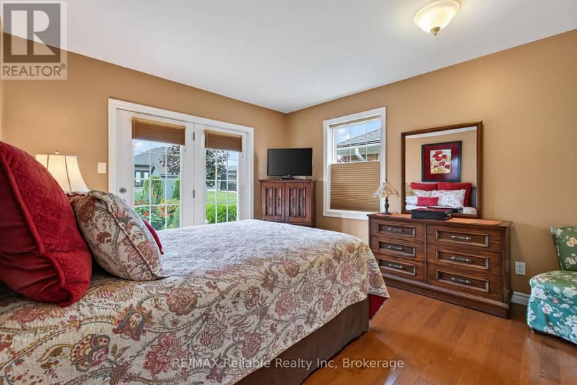 217 Bethune Crescent — photo 18 of 36