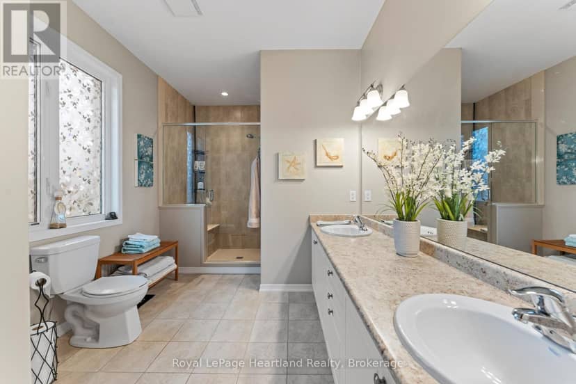 10 Macpherson Avenue — photo 26 of 40