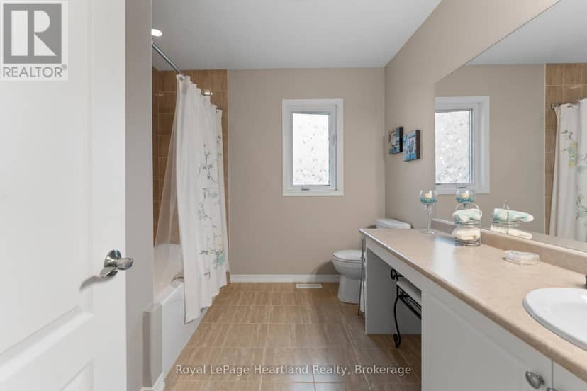 10 Macpherson Avenue — photo 32 of 40