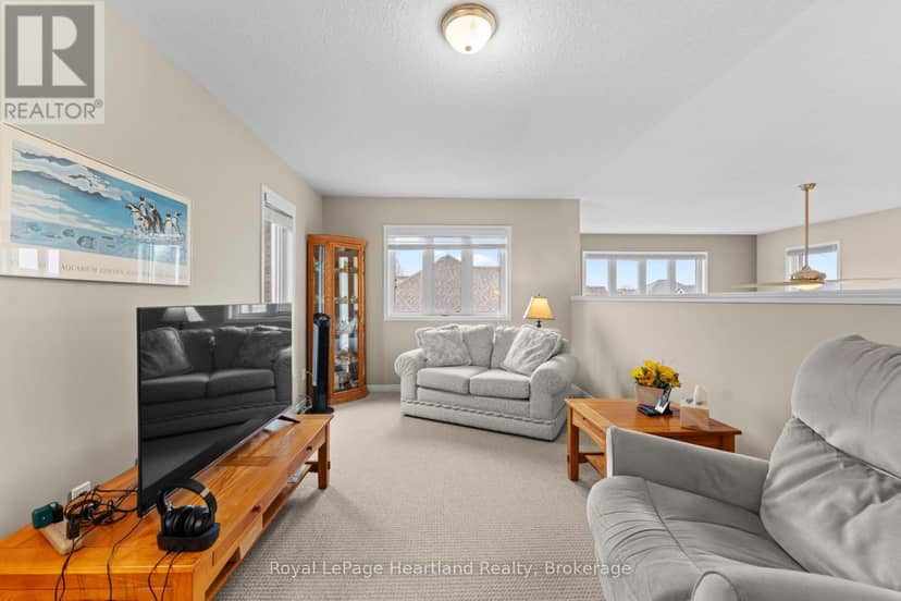 10 Macpherson Avenue — photo 38 of 40
