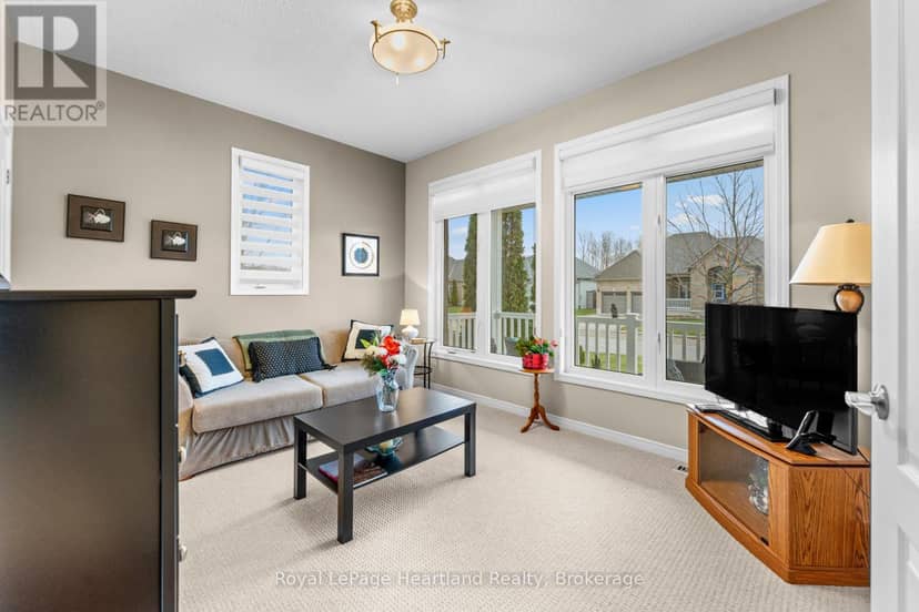 10 Macpherson Avenue, Huron East, photo 7