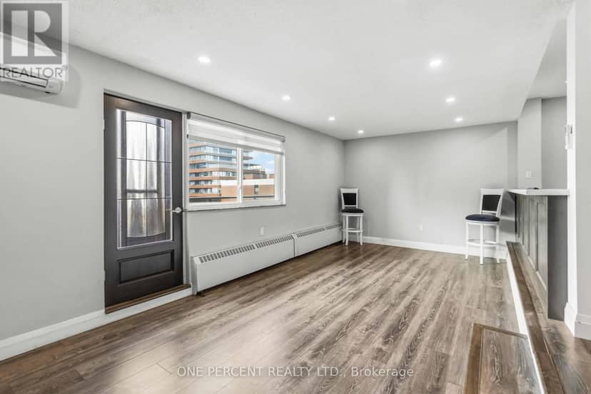 1005 - 15 Elizabeth Street N — photo 12 of 35