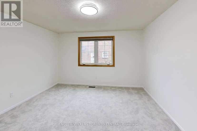 68 Hawley Crescent — photo 12 of 17
