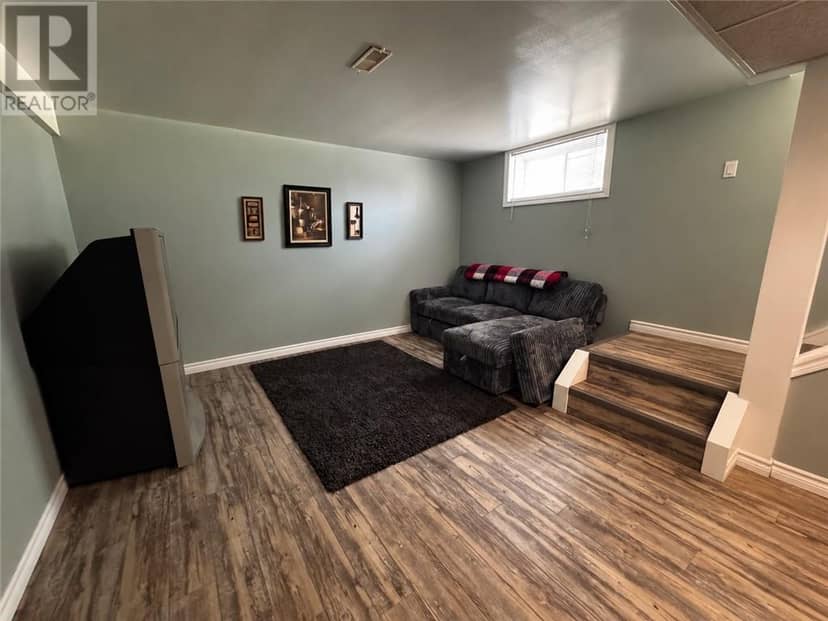 145 Dufferin Street — photo 14 of 16