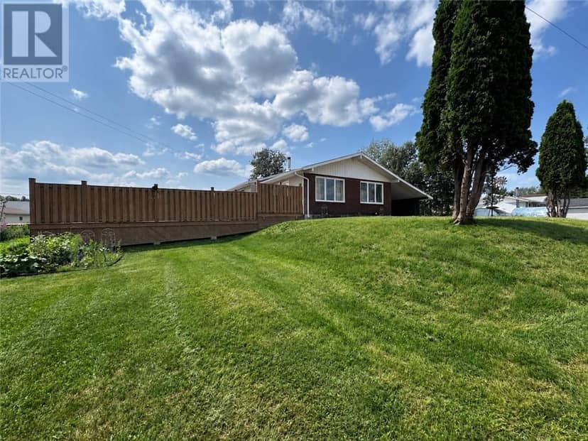 145 Dufferin Street, Chapleau, photo 2