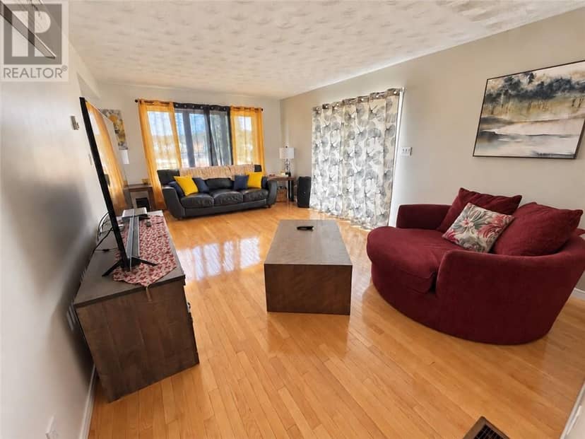 145 Dufferin Street — photo 9 of 16