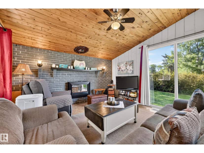 208 1 AV — photo 17 of 40