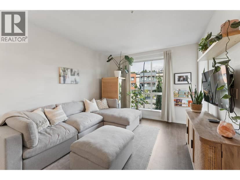 210 625 E 3RD STREET, North Vancouver