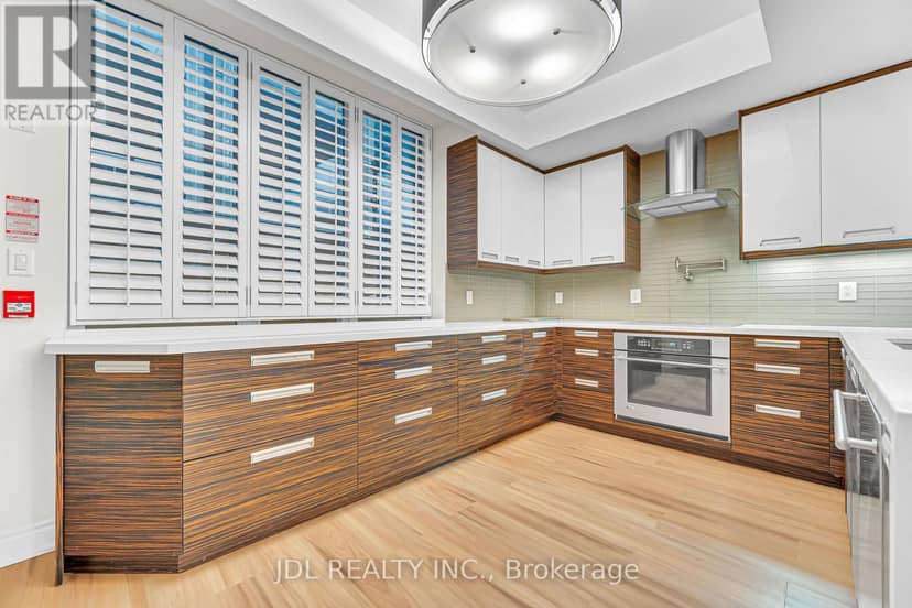 TH07 - 761 Bay Street — photo 12 of 36