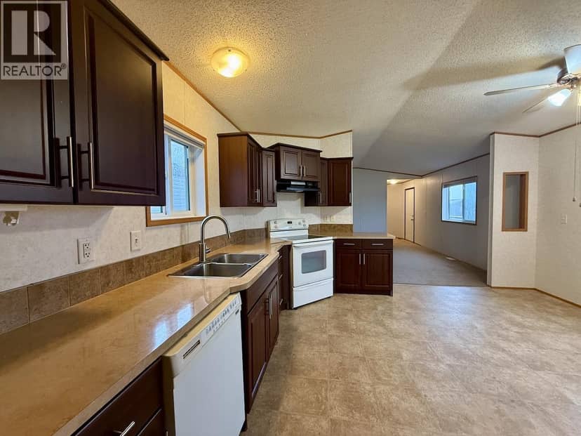 7926 85A AVENUE, Fort St. John, photo 3