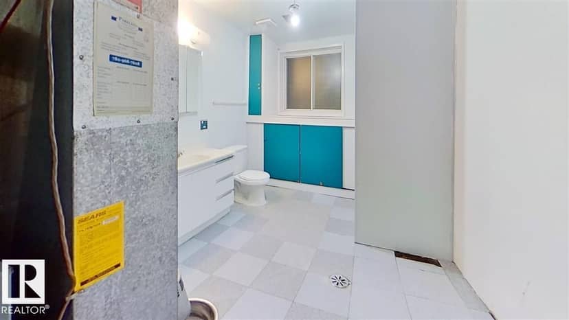 4611 52 AV — photo 11 of 13