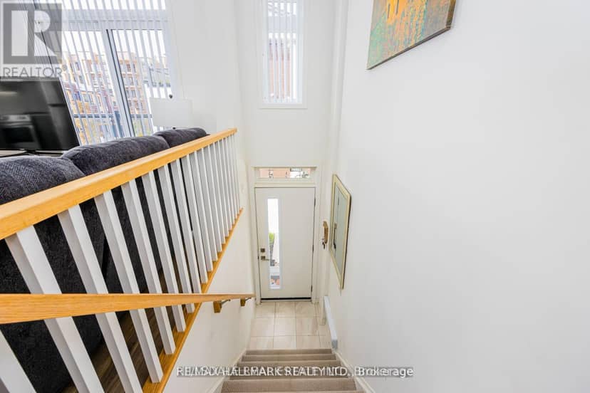 207 - 90 Canon Jackson Drive, Toronto, photo 2