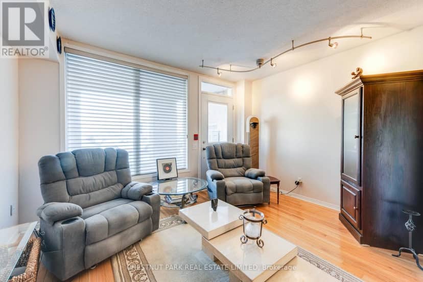 TH8 - 140 Bathurst Street — photo 11 of 40