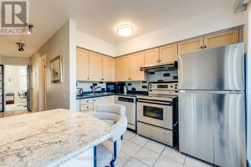 TH8 - 140 Bathurst Street — photo 14 of 40