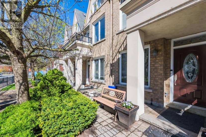 TH8 - 140 Bathurst Street — photo 2 of 40