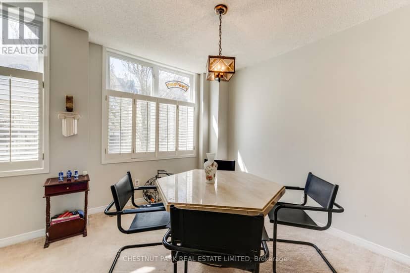 TH8 - 140 Bathurst Street — photo 24 of 40