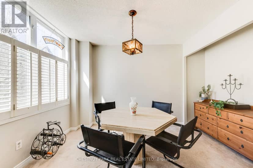 TH8 - 140 Bathurst Street — photo 26 of 40