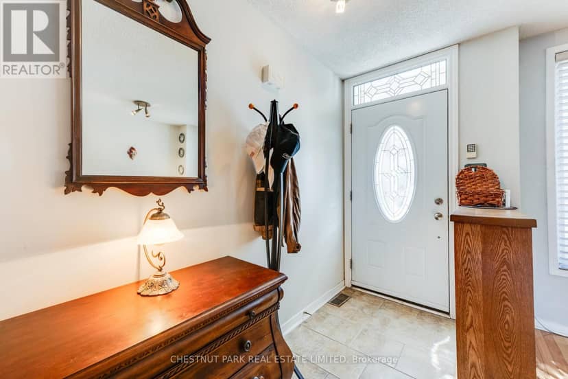 TH8 - 140 Bathurst Street — photo 3 of 40