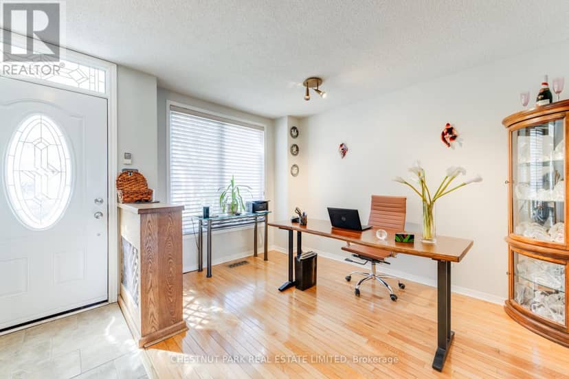 TH8 - 140 Bathurst Street — photo 5 of 40