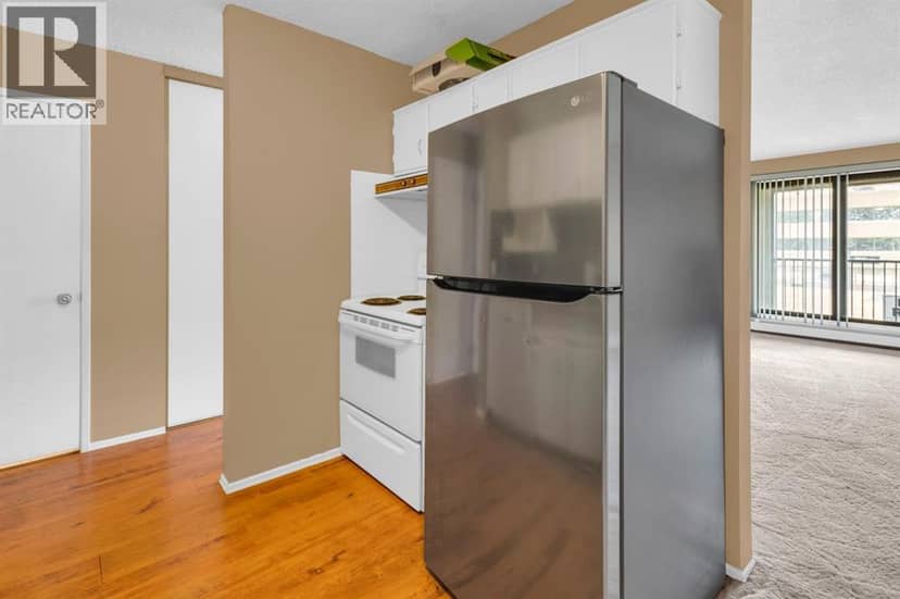 3204, 4001C 49 Street NW — photo 12 of 30