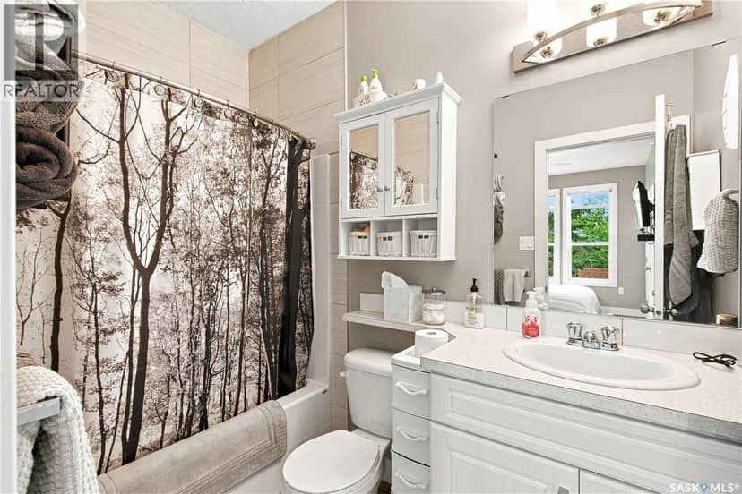 404 Ash AVENUE — photo 9 of 40