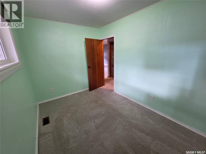 304 Second AVENUE E — photo 17 of 37