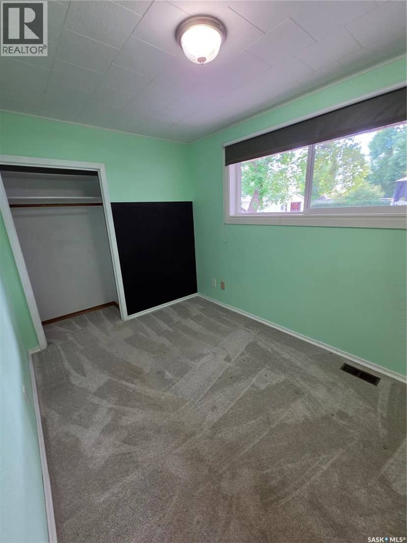 304 Second AVENUE E — photo 15 of 37