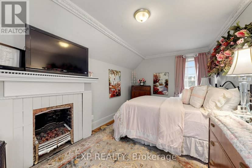 28 Simcoe Street — photo 17 of 40