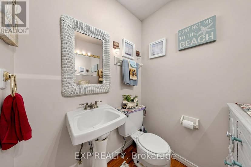 28 Simcoe Street — photo 27 of 40