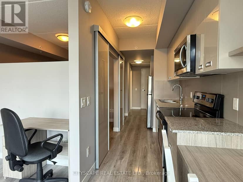 511 - 308 Lester Street — photo 10 of 31